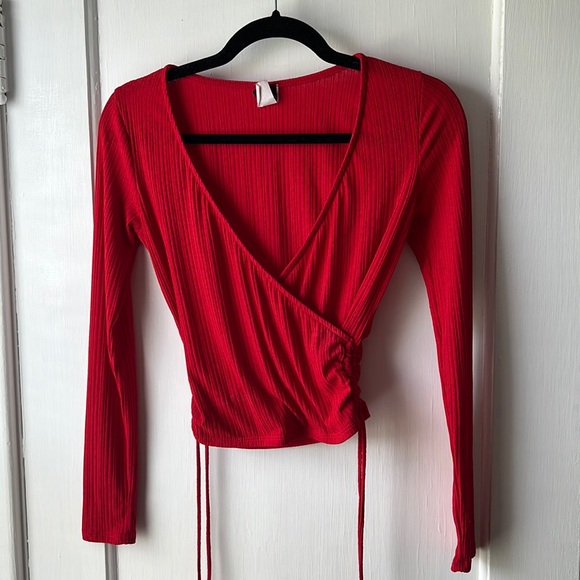 Red Windsor ruched tie v neck top (Size Medium) - Picture 1 of 4